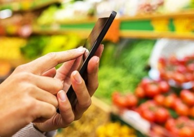 12 Apps to Help You Avoid GMOs and Pesticides While Shopping