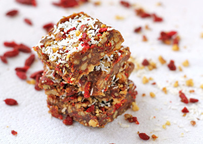 Raw Snack-Worthy Goji Berry Energy Bites
